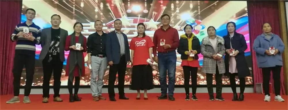 水上乐园设备厂家优秀员工合影 水上乐园设备厂家优秀员工合影