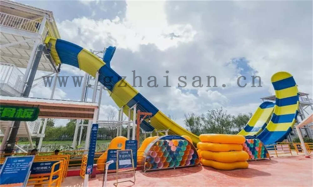 水上乐园运营中应如何确保游客安全?